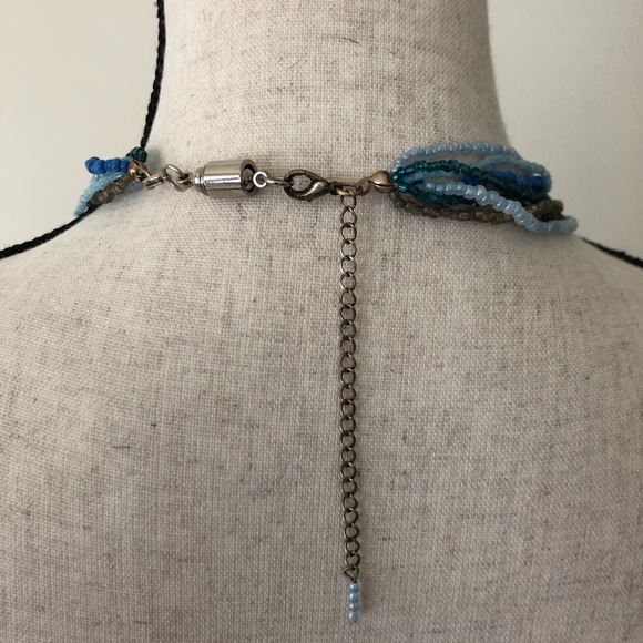 Shell Necklace - Picture 2 of 7